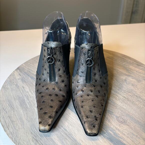 Donald J Pliner Gray Leather Faux Ostrich Embossed Pointed Toe Pumps Size 7.5 - Picture 2 of 14